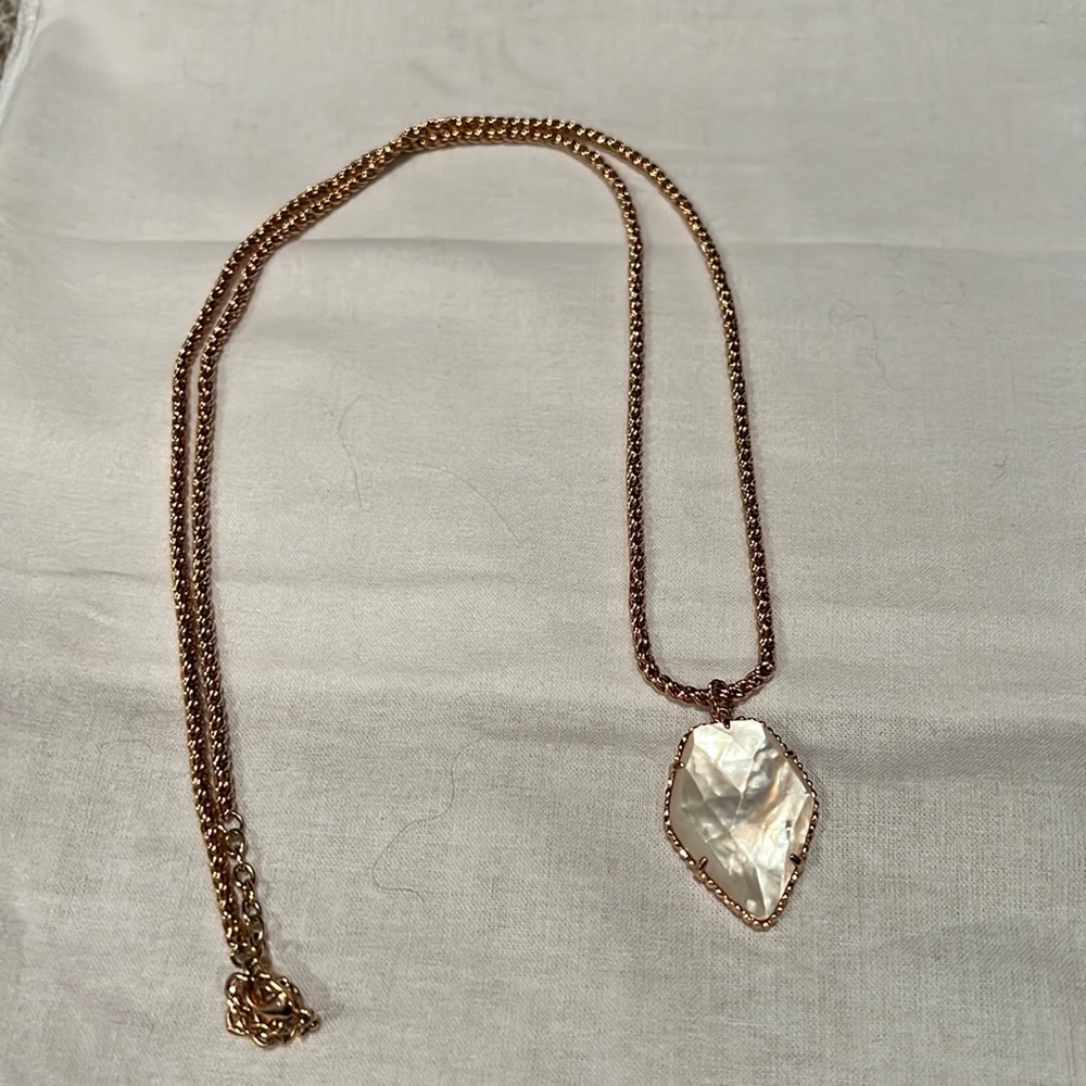 Kendra Scott necklace